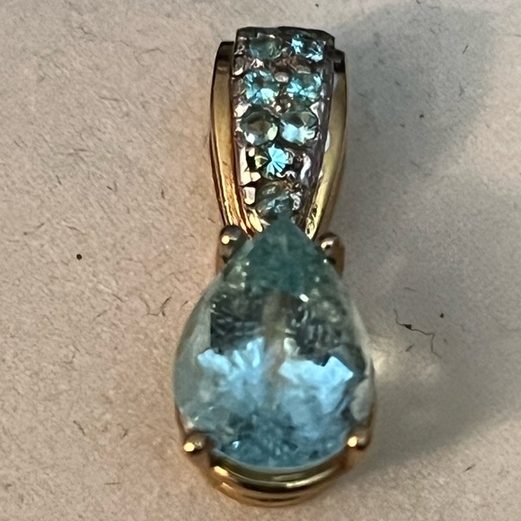 Gold Plated Aquamarine Pendant. - Picture 5 of 5